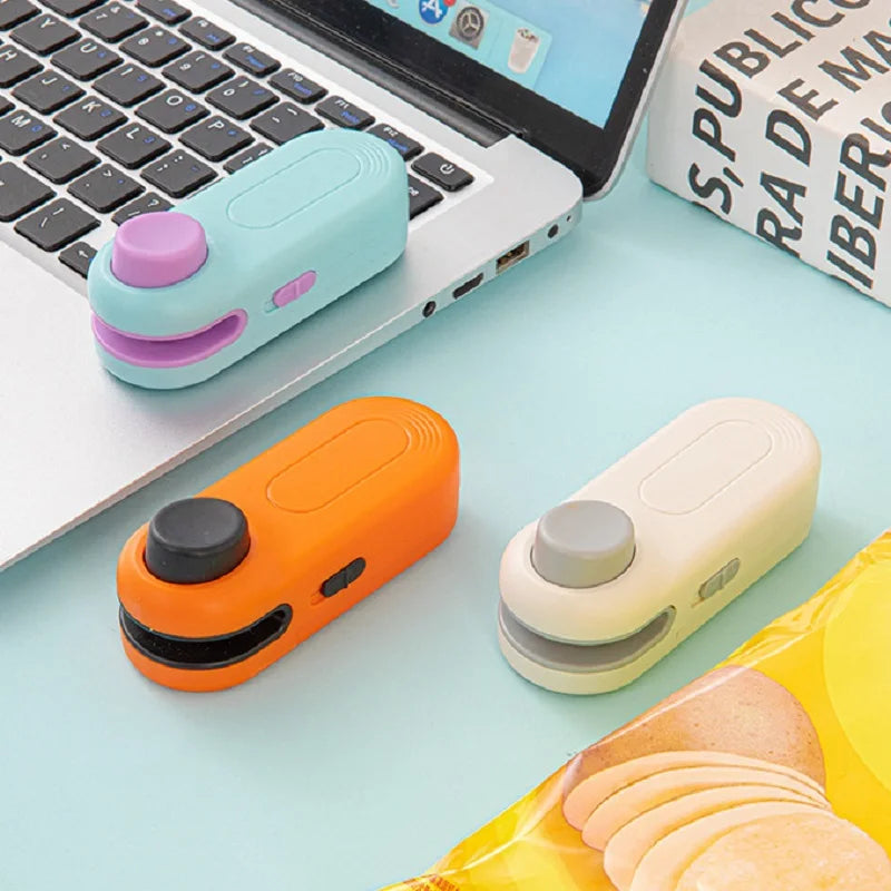 Portable Mini Sealer 2 in 1 Heat Sealer for Snacks Home Use Rechargeable Sealer Vacuum Sealer Snacks Plastic Bag Heat Sealer